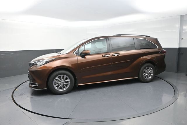 2022 Toyota Sienna XLE 7 Passenger