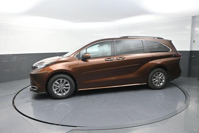 2022 Toyota Sienna XLE 7 Passenger