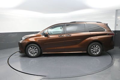 2022 Toyota Sienna XLE 7 Passenger