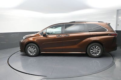 2022 Toyota Sienna XLE 7 Passenger