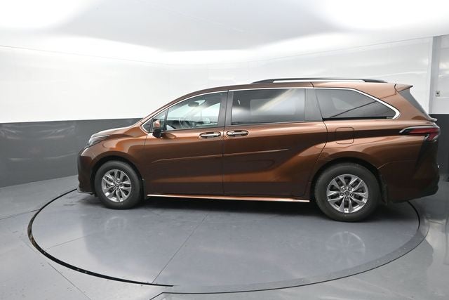 2022 Toyota Sienna XLE 7 Passenger