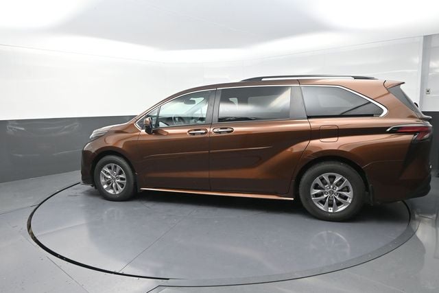 2022 Toyota Sienna XLE 7 Passenger