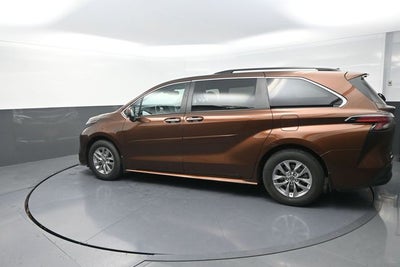 2022 Toyota Sienna XLE 7 Passenger