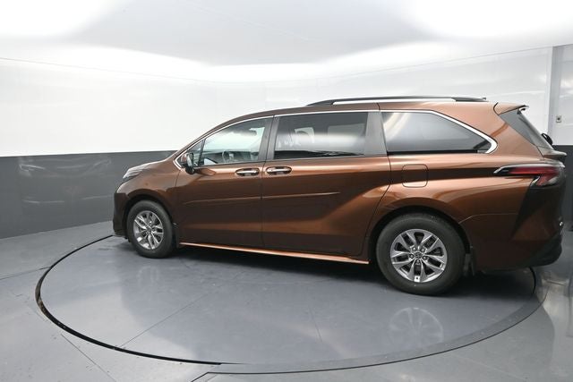 2022 Toyota Sienna XLE 7 Passenger