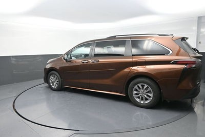 2022 Toyota Sienna XLE 7 Passenger