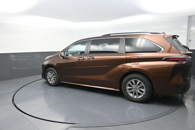 2022 Toyota Sienna XLE 7 Passenger