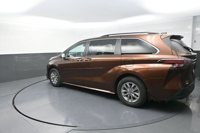 2022 Toyota Sienna XLE 7 Passenger