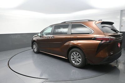 2022 Toyota Sienna XLE 7 Passenger