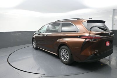 2022 Toyota Sienna XLE 7 Passenger