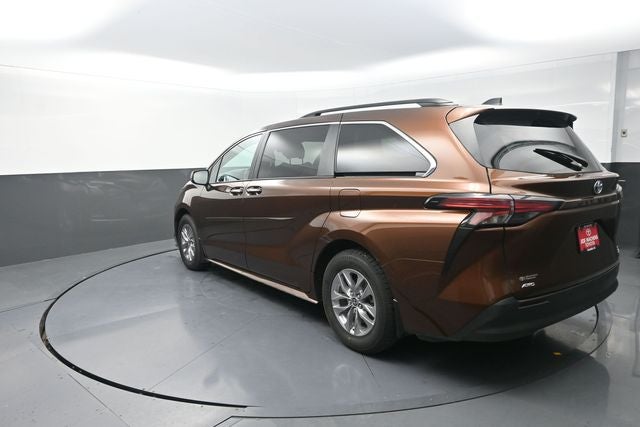 2022 Toyota Sienna XLE 7 Passenger