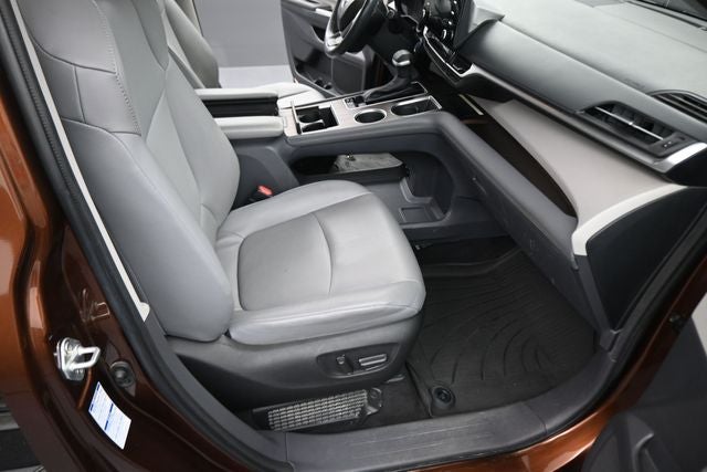 2022 Toyota Sienna XLE 7 Passenger