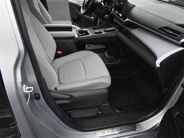 2025 Toyota Sienna LE 8 Passenger
