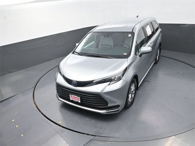 2025 Toyota Sienna LE 8 Passenger