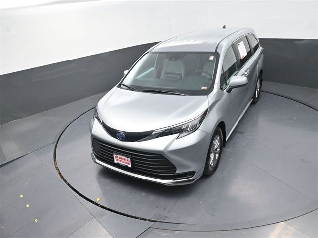 2025 Toyota Sienna LE 8 Passenger