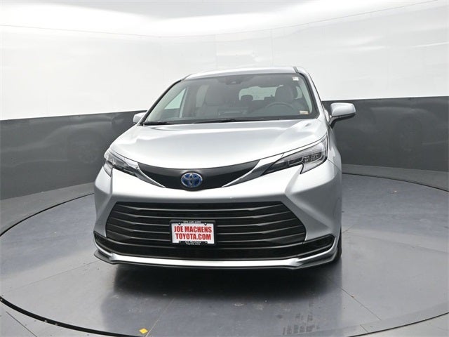 2025 Toyota Sienna LE 8 Passenger