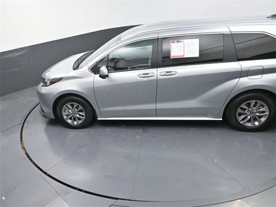 2025 Toyota Sienna LE 8 Passenger