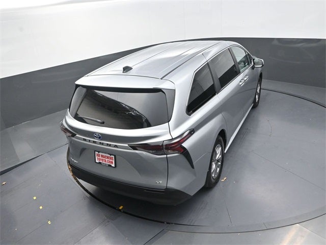 2025 Toyota Sienna LE 8 Passenger