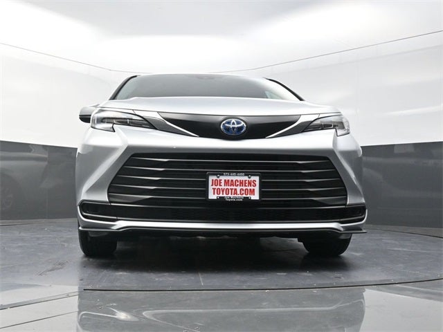 2025 Toyota Sienna LE 8 Passenger