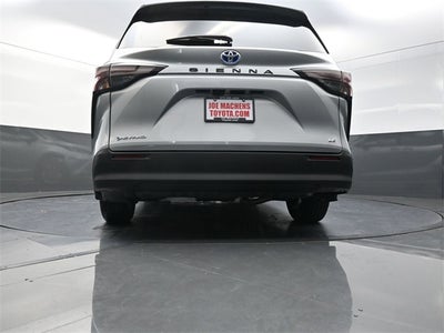 2025 Toyota Sienna LE 8 Passenger