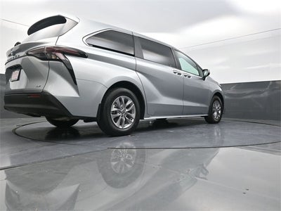 2025 Toyota Sienna LE 8 Passenger