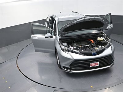 2025 Toyota Sienna LE 8 Passenger