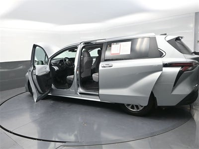 2025 Toyota Sienna LE 8 Passenger