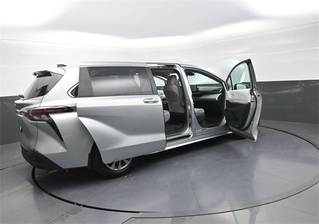 2025 Toyota Sienna LE 8 Passenger
