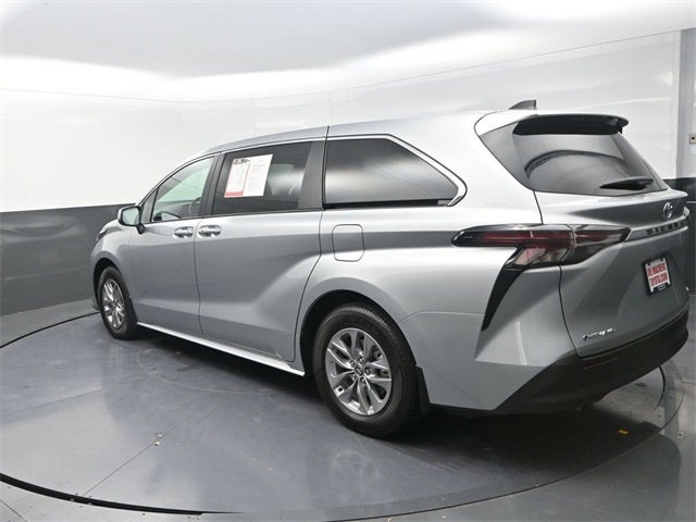 2025 Toyota Sienna LE 8 Passenger