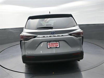 2025 Toyota Sienna LE 8 Passenger