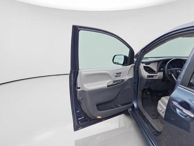 2015 Toyota Sienna XLE Premium 8 Passenger