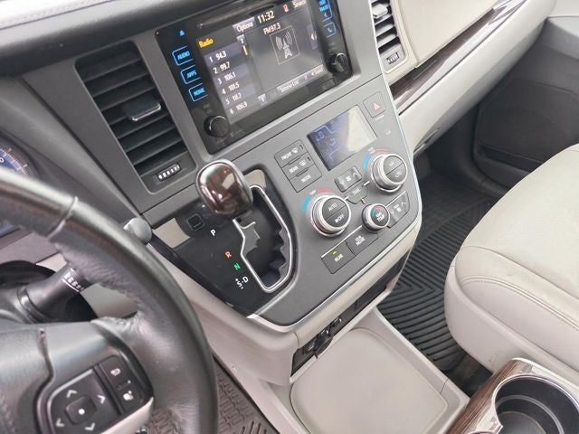 2015 Toyota Sienna XLE Premium 8 Passenger