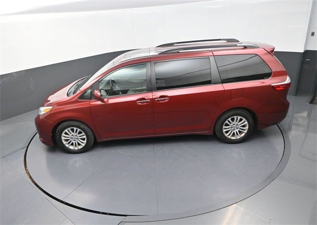 2016 Toyota Sienna XLE 7 Passenger