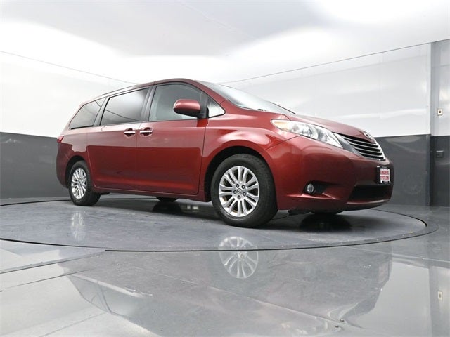 2016 Toyota Sienna XLE 7 Passenger