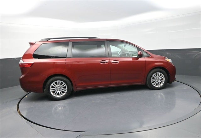2016 Toyota Sienna XLE 7 Passenger