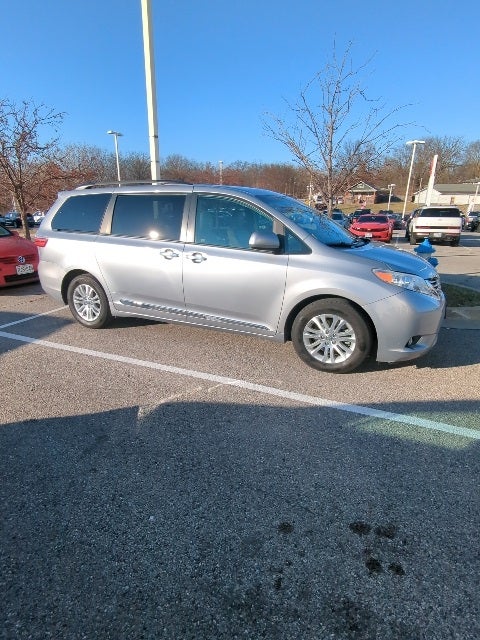 2015 Toyota Sienna XLE 7 Passenger