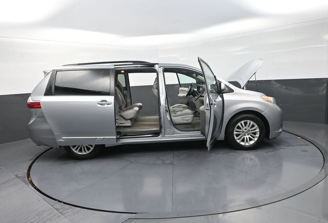2015 Toyota Sienna XLE 7 Passenger