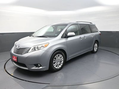 2016 Toyota Sienna XLE 8 Passenger