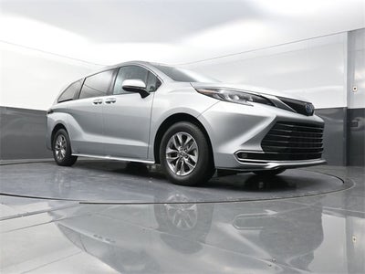 2024 Toyota Sienna XLE
