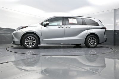 2024 Toyota Sienna XLE