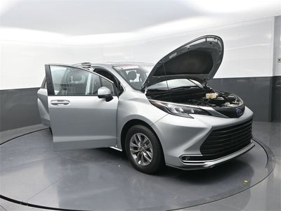 2024 Toyota Sienna XLE