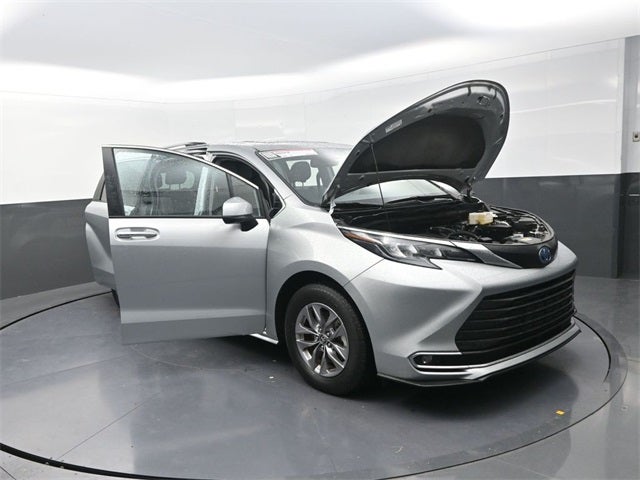 2024 Toyota Sienna XLE