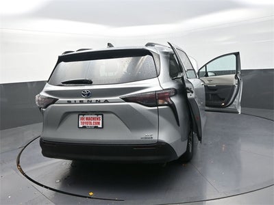 2024 Toyota Sienna XLE