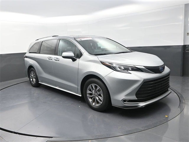 2024 Toyota Sienna XLE