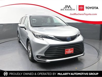 2025 Toyota Sienna XLE 8 Passenger