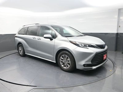 2025 Toyota Sienna XLE 8 Passenger