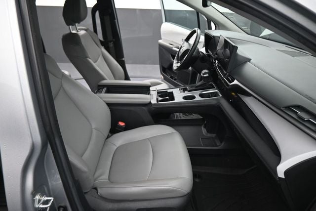 2025 Toyota Sienna XLE 8 Passenger
