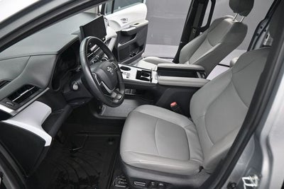 2025 Toyota Sienna XLE 8 Passenger