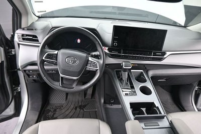 2025 Toyota Sienna XLE 8 Passenger