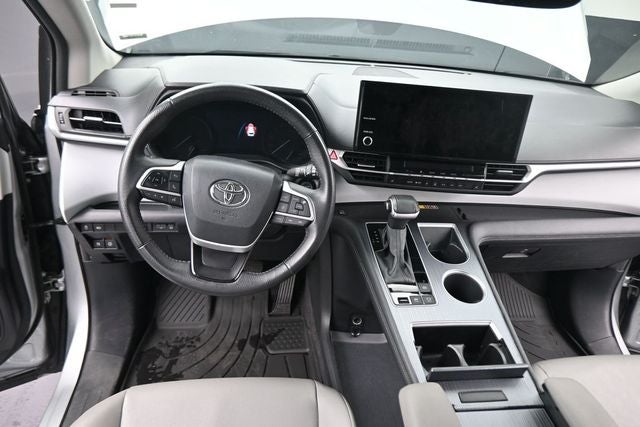 2025 Toyota Sienna XLE 8 Passenger