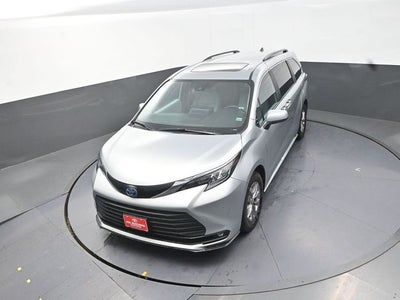 2025 Toyota Sienna XLE 8 Passenger